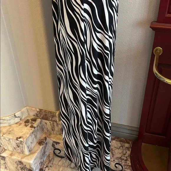 Elegant Black and White Zebra Print Maxi Dress - Picture 8 of 13